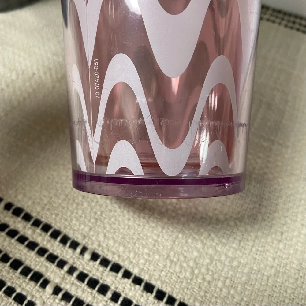 STARBUCKS / Pink Wavey Plastic 24oz Insulated Cup with Lid
